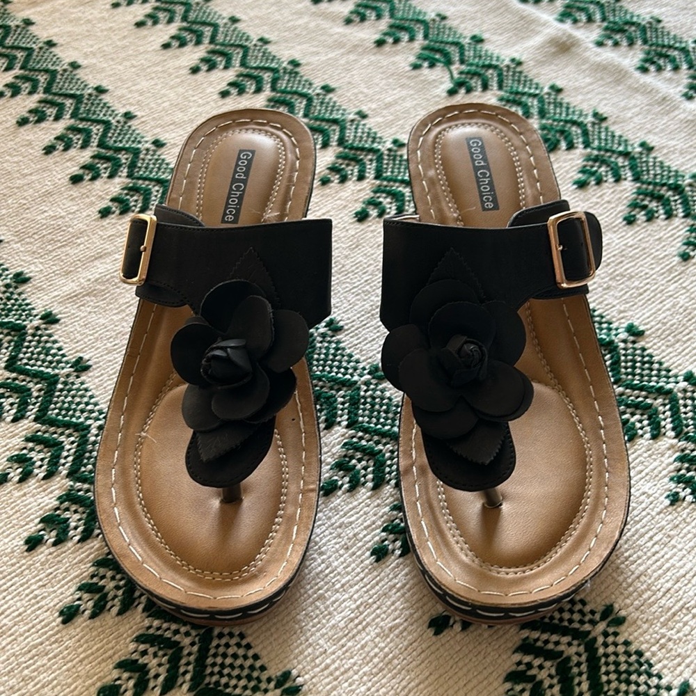 Good Choice Womens Black 1/2 Platform Cushioned With Adjustable Straps Sz 9 1/2